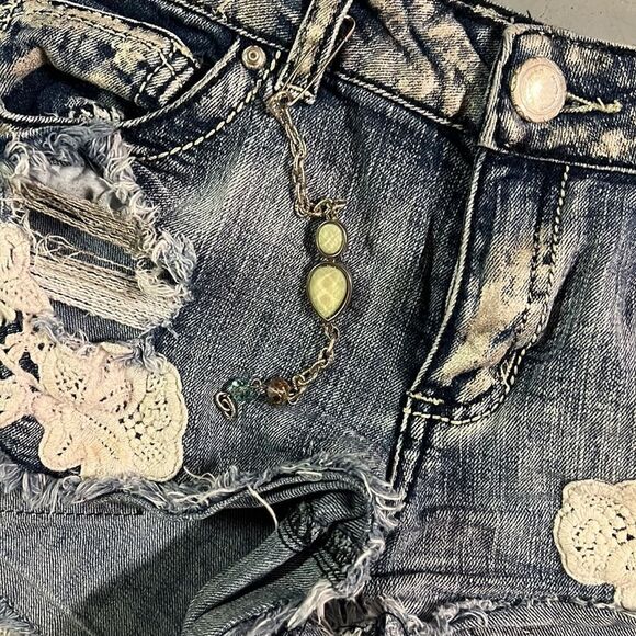 - Size 7 Custom Upcycled 7 for all Mankind Silver +Light Denim Shorts - Picture 4 of 4